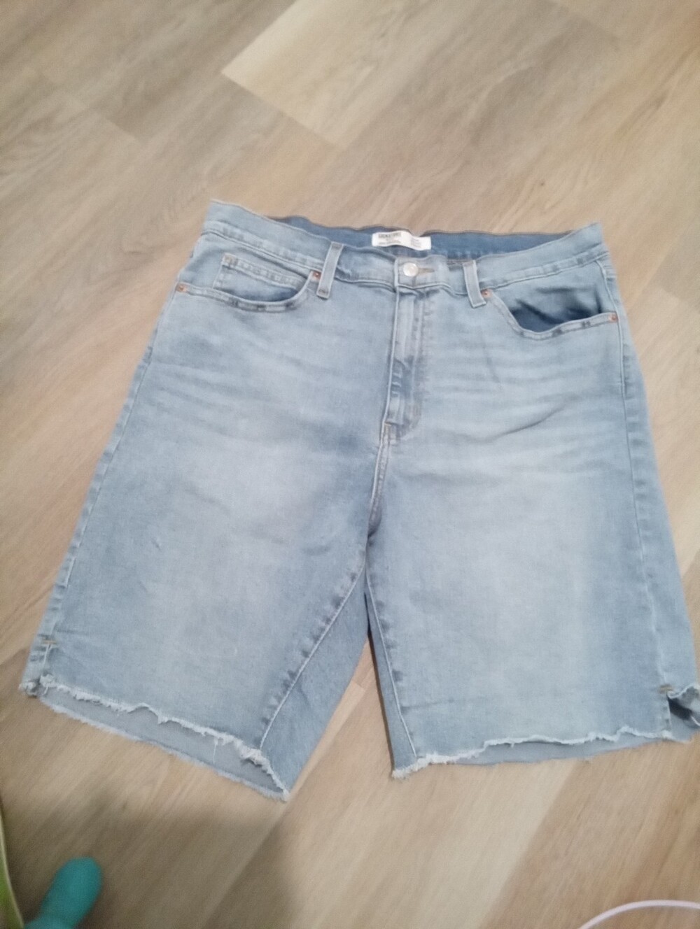 Signature by Levi Strauss Plus Size 16 Light Blue Denim Bermuda Jeans